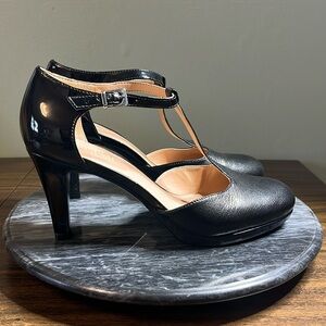 T-strap black leather Naturalizer heels